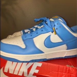 Nike Dunk Lows retro University Blue